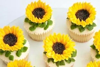 Sunflower Cupcake Decorating